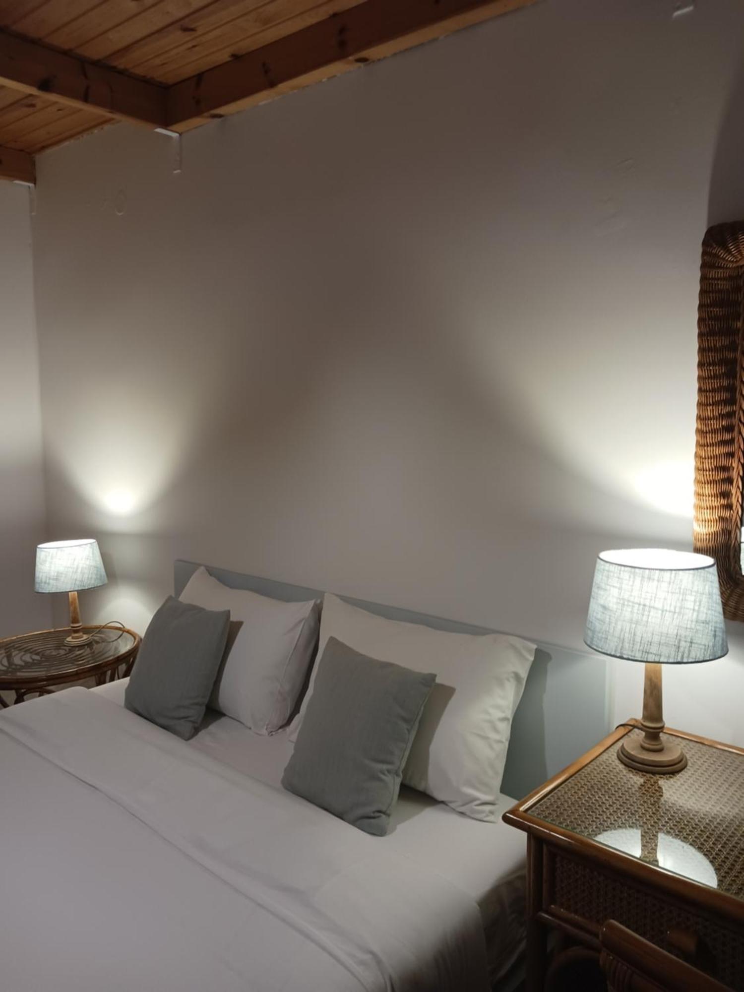 Theros & Trygos Boutique Houses Artemida  Habitación foto